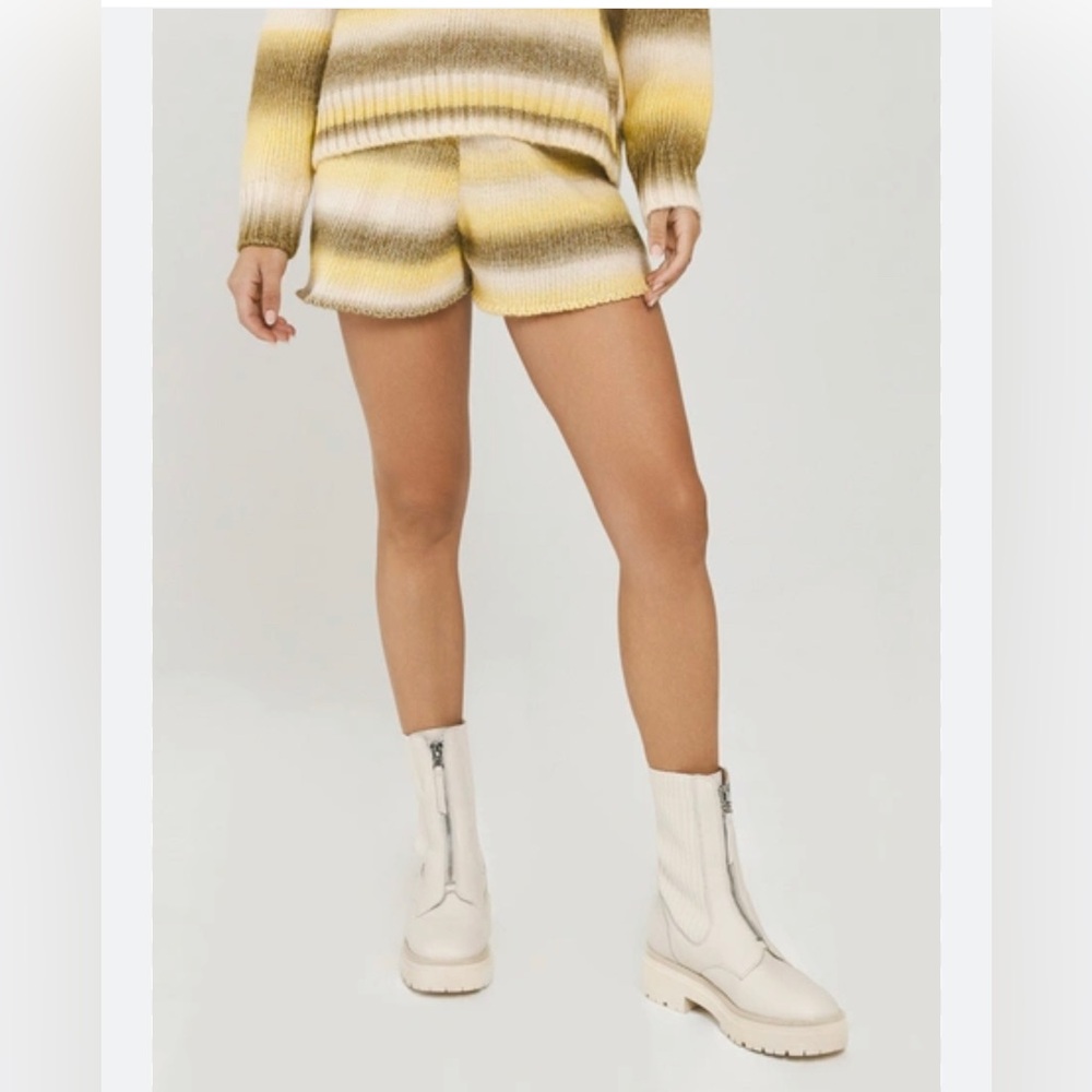 NWT Something Navy Poppy Ombre yellow sweater knit shorts size XS